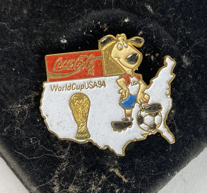 M520 Five Coca Cola Worldcup USA 94 Striker Mascot Soccer Pin's In VGC