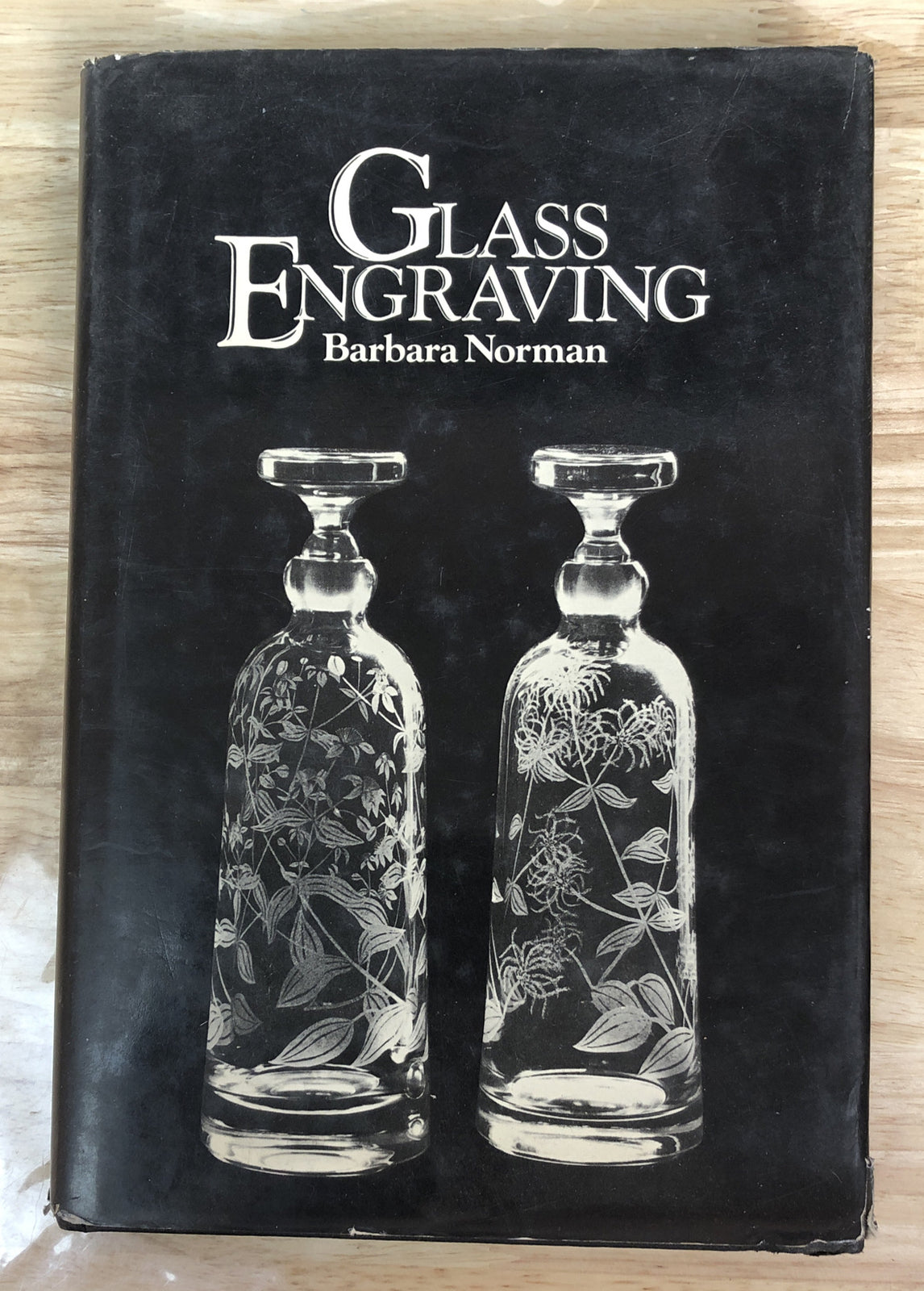 Glass Engraving Barbara Norman In Good Condition + Free Post