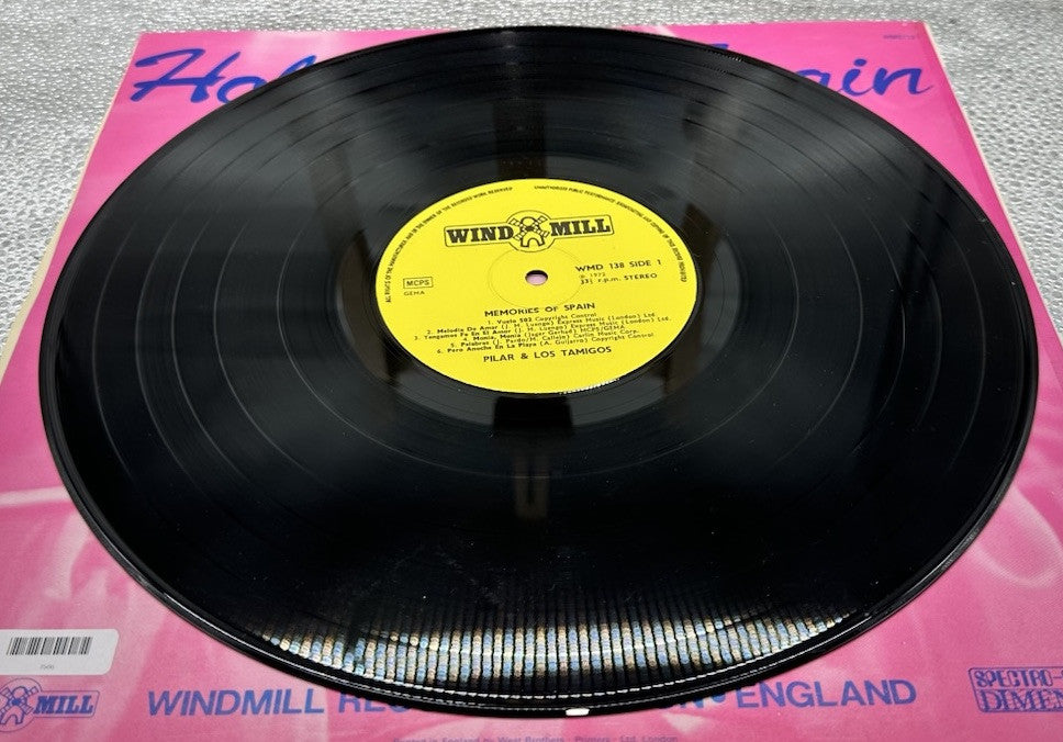 Pilar & Los Tamigos - Holiday In Spain Record In Good Condition 7505