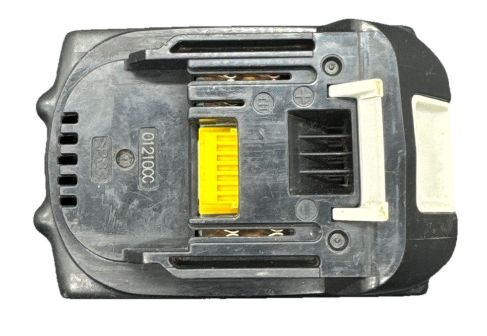 Makita DEAD BATTERY SOLD FOR PARTS BL1815 Li-ion In Good Condition 9078