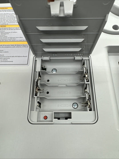 Nintendo Wii U /Wii BALANCE BOARD White In OK Condition Damaged Feet 8643