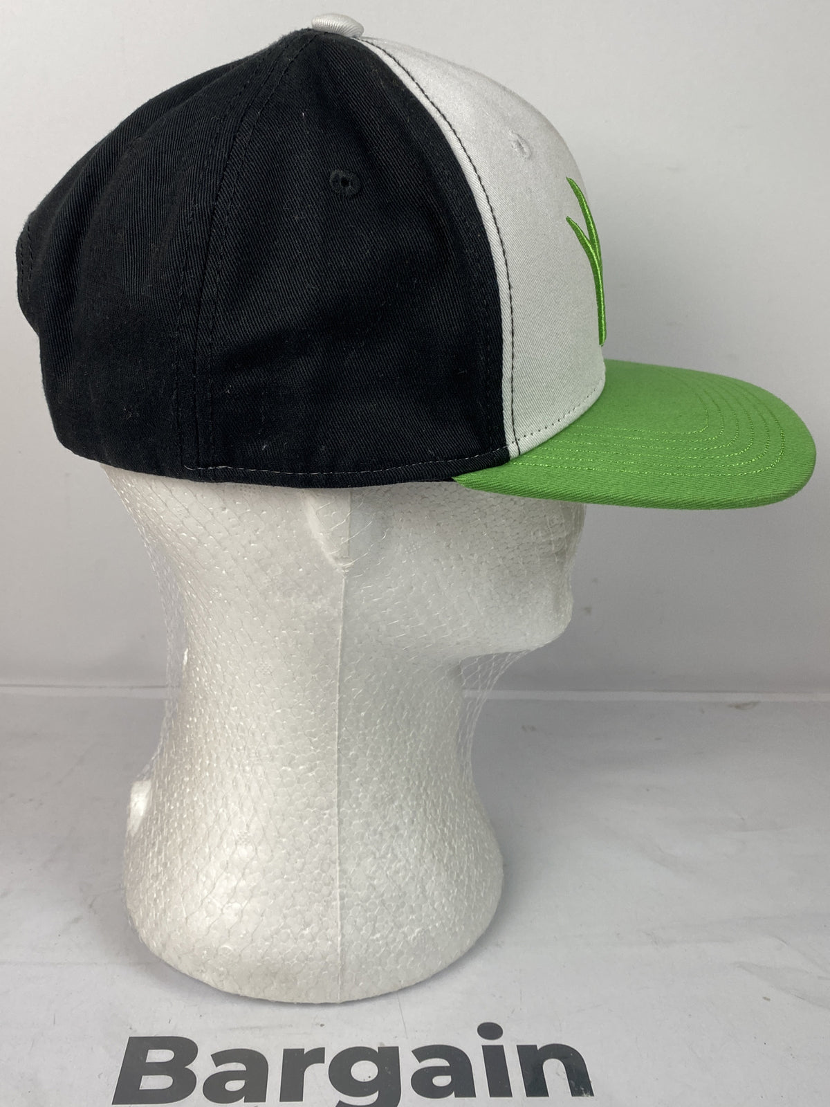 F372 Pokemon Bulbasaur Snap Cap / Hat In Good Condition Adjustable Sizing