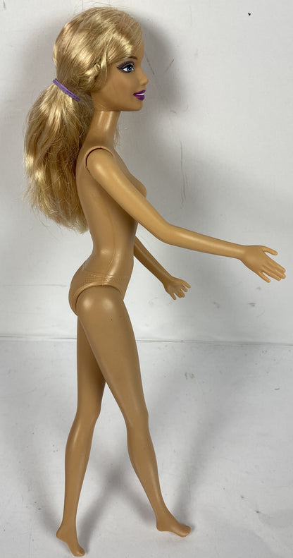 M939/7 Barbie Mattel 2005 Moveable 30cm Figure In Good Condition
