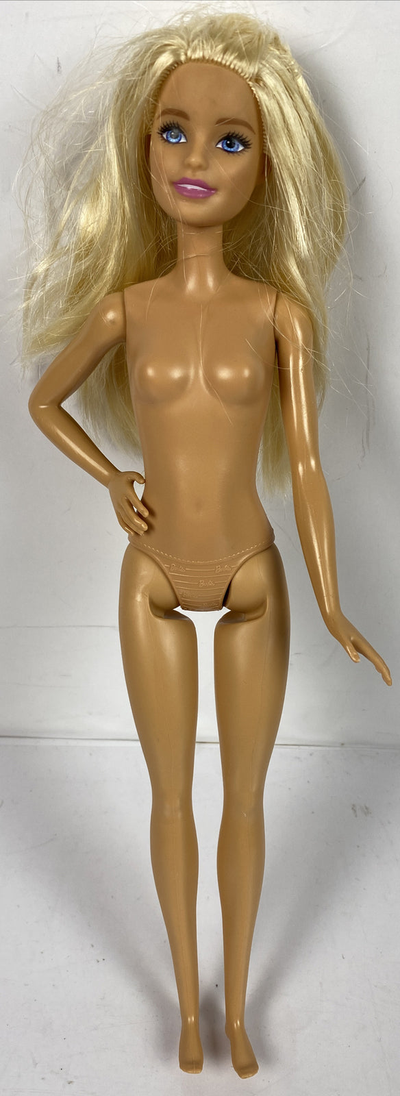 M939/1 Barbie Mattel 2015 Moveable 30cm Figure In Good Condition