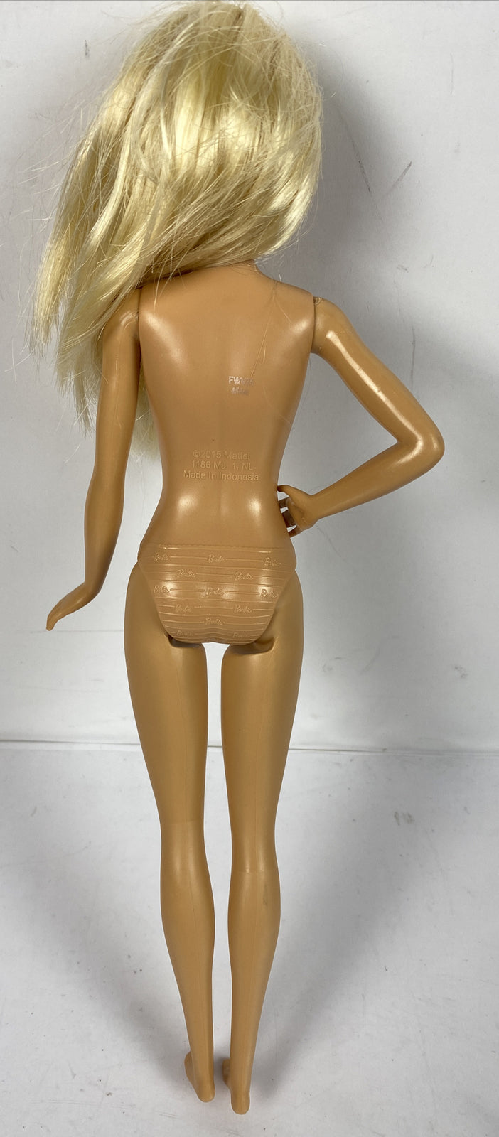 M939/1 Barbie Mattel 2015 Moveable 30cm Figure In Good Condition
