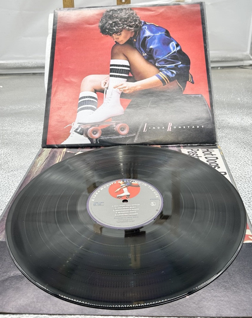 Linda Ronstadt : Living In The USA Record In Good Condition 7704