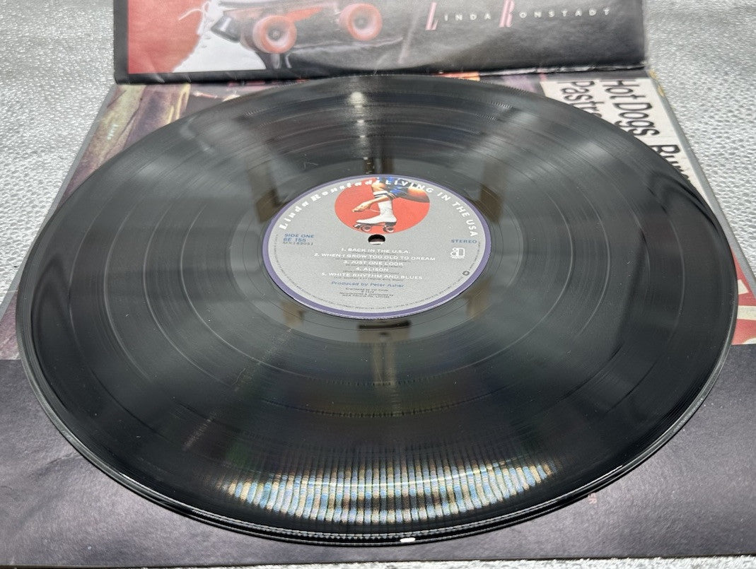 Linda Ronstadt : Living In The USA Record In Good Condition 7704