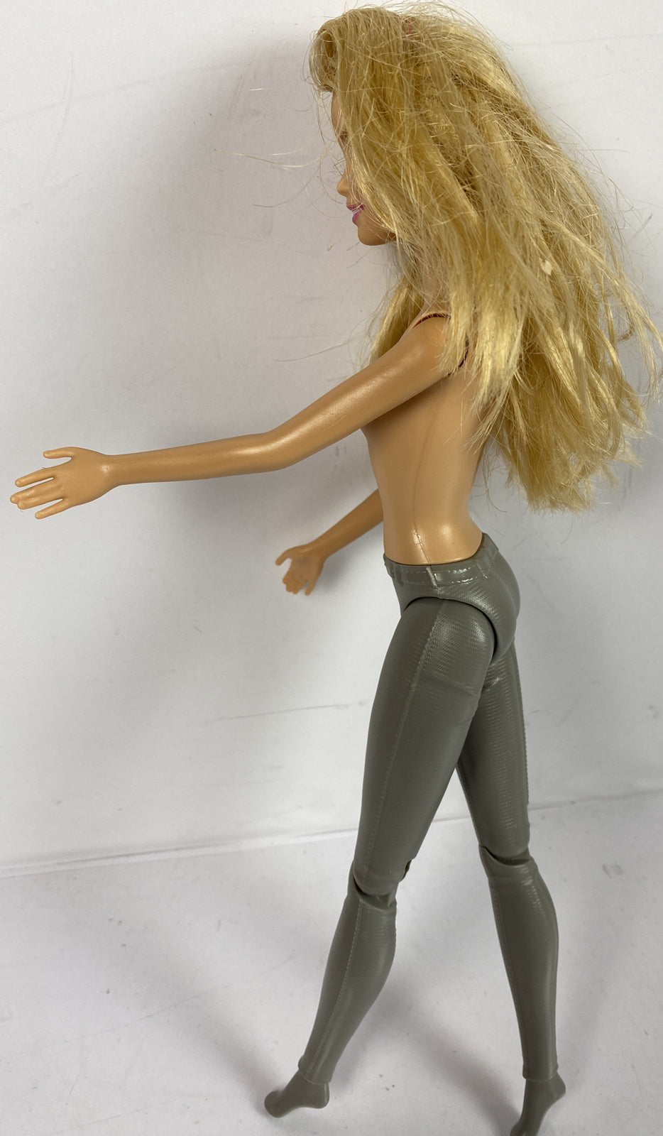 M939/6 Barbie Mattel 2014 Moveable 30cm Figure In Good Condition
