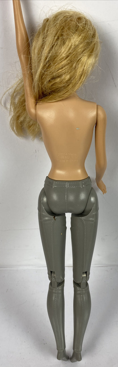 M939/6 Barbie Mattel 2014 Moveable 30cm Figure In Good Condition