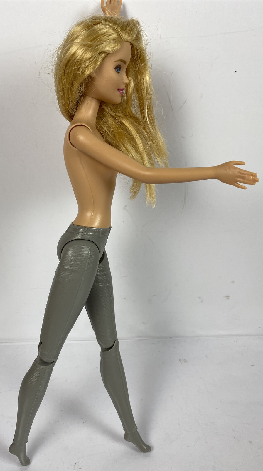 M939/6 Barbie Mattel 2014 Moveable 30cm Figure In Good Condition
