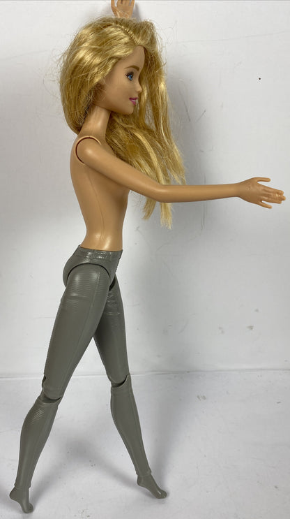M939/6 Barbie Mattel 2014 Moveable 30cm Figure In Good Condition