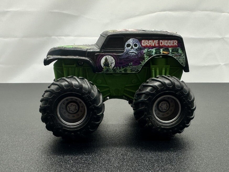 Hot Wheels Monster Grave Digger Truck 1:64 Scale 6070