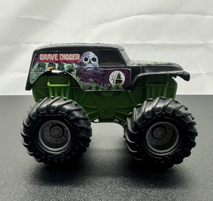 Hot Wheels Monster Grave Digger Truck 1:64 Scale 6070