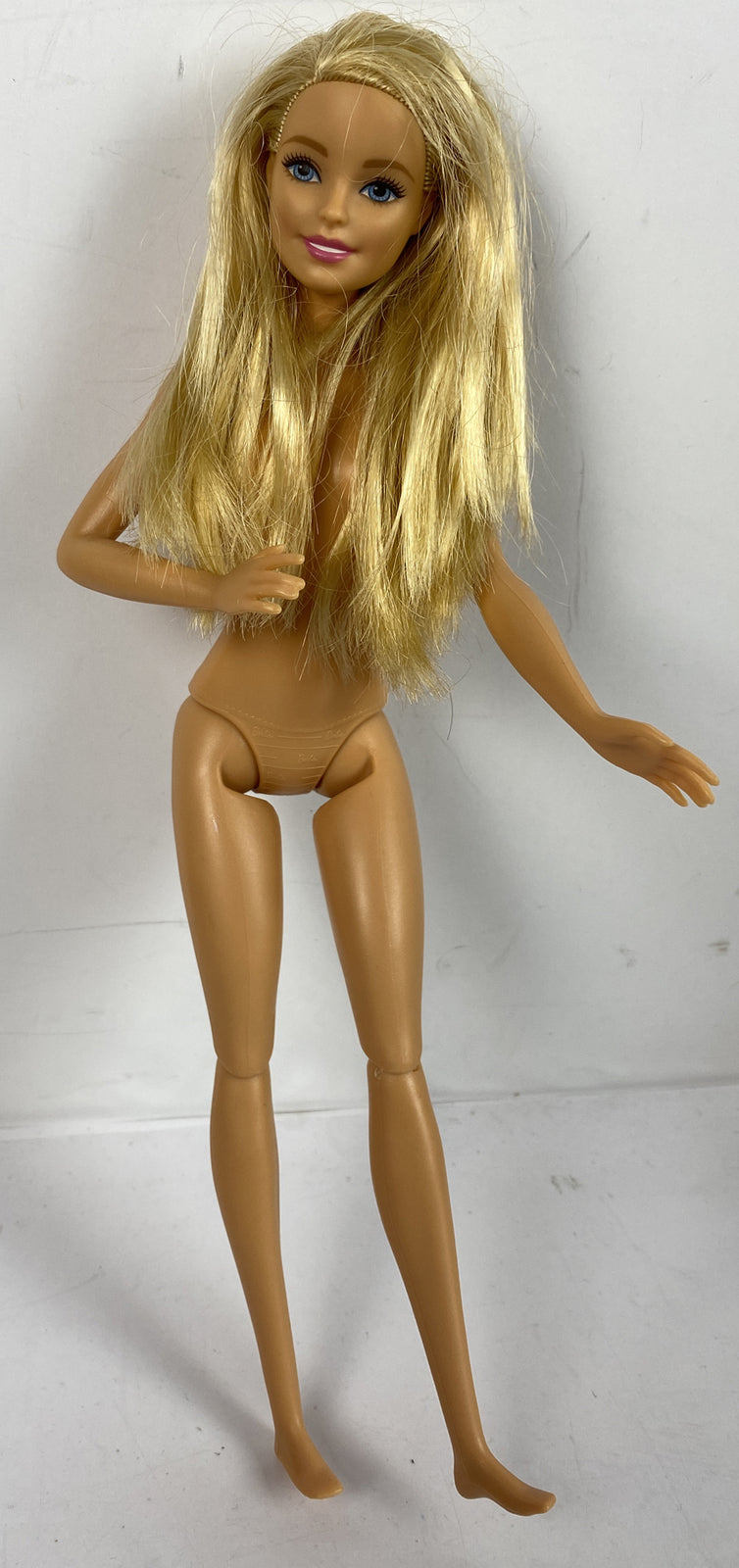 M939/4 Barbie Mattel 2015 Moveable 30cm Figure In Good Condition