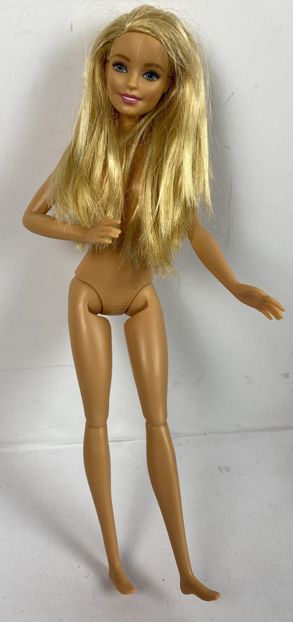 M939/4 Barbie Mattel 2015 Moveable 30cm Figure In Good Condition