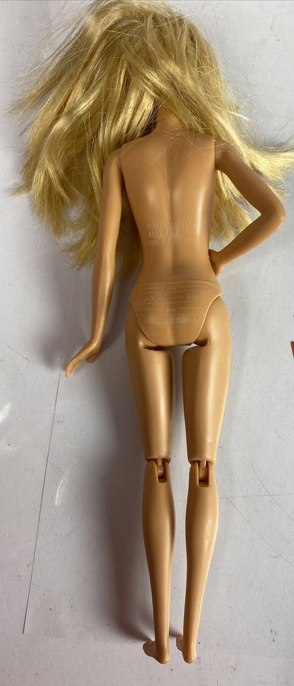 M939/4 Barbie Mattel 2015 Moveable 30cm Figure In Good Condition