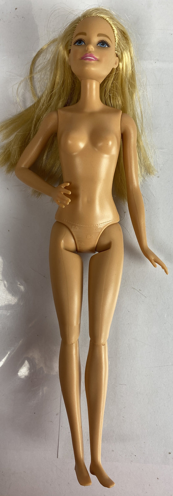 M939/4 Barbie Mattel 2015 Moveable 30cm Figure In Good Condition