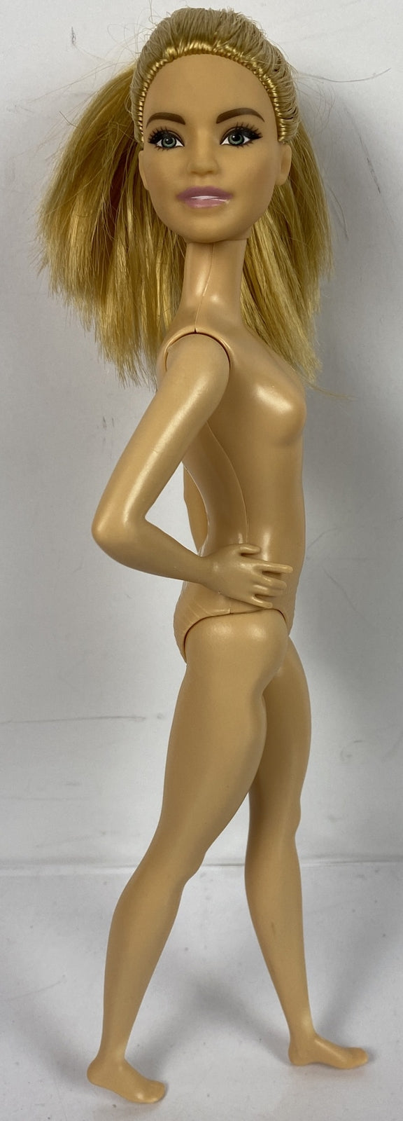 M939/2 Barbie Mattel 2016 Moveable 30cm Figure In Good Condition