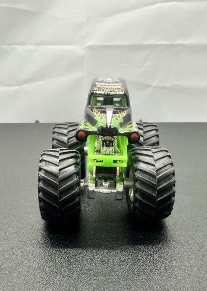 Hot Wheels Monster Jam Grave Digger Truck Diecast 1:64 Scale 6075