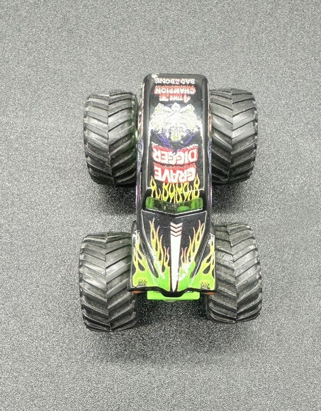 Hot Wheels Monster Jam Grave Digger Truck Diecast 1:64 Scale 6075