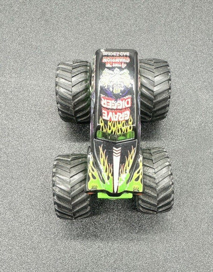 Hot Wheels Monster Jam Grave Digger Truck Diecast 1:64 Scale 6075