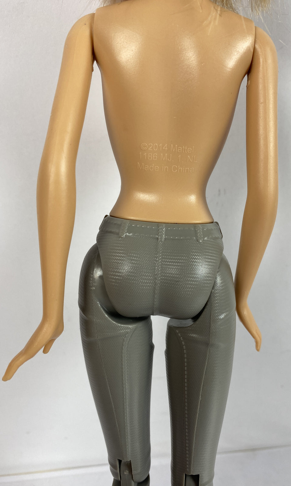 M939/5 Barbie Mattel 2014 Moveable 30cm Figure In Good Condition