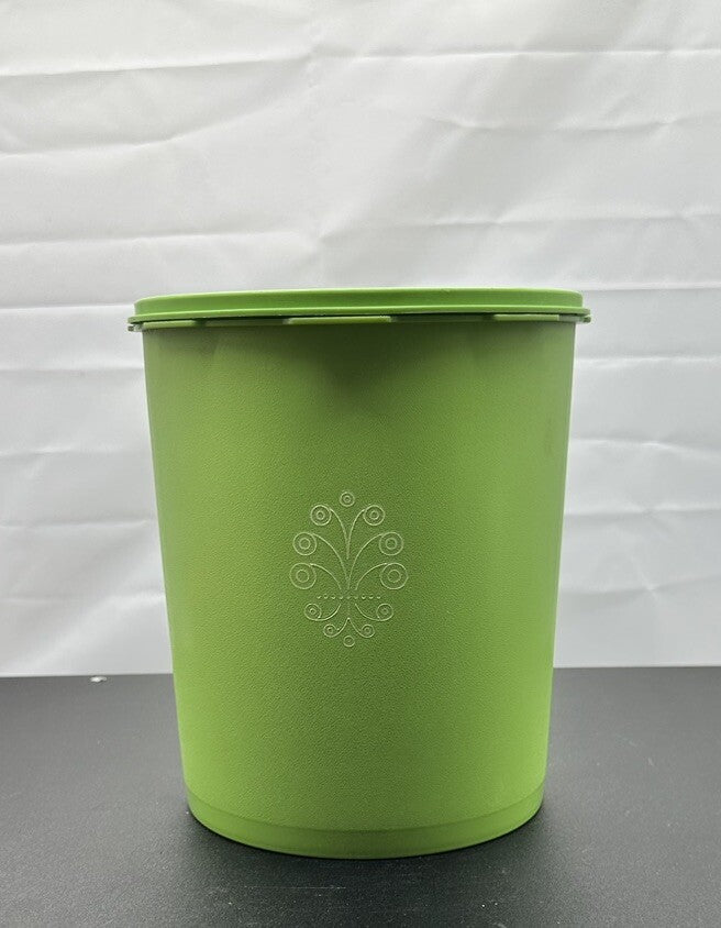 Vintage Tupperware LIME GREEN Containers Starburst Press 21.5 cm by 17 cm 8584
