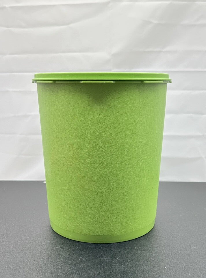 Vintage Tupperware LIME GREEN Containers Starburst Press 21.5 cm by 17 cm 8584