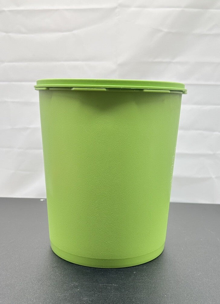 Vintage Tupperware LIME GREEN Containers Starburst Press 21.5 cm by 17 cm 8584