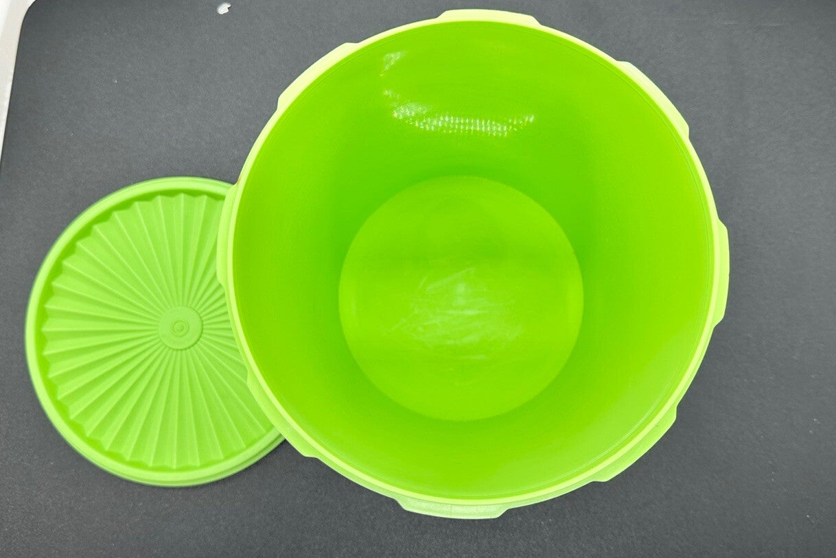 Vintage Tupperware LIME GREEN Containers Starburst Press 21.5 cm by 17 cm 8584