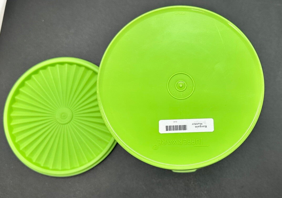 Vintage Tupperware LIME GREEN Containers Starburst Press 21.5 cm by 17 cm 8584