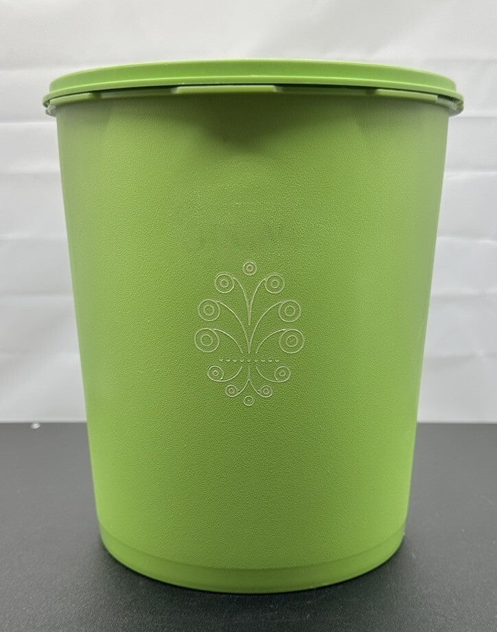Vintage Tupperware LIME GREEN Containers Starburst Press 21.5 cm by 17 cm 8587