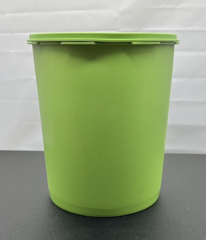 Vintage Tupperware LIME GREEN Containers Starburst Press 21.5 cm by 17 cm 8587