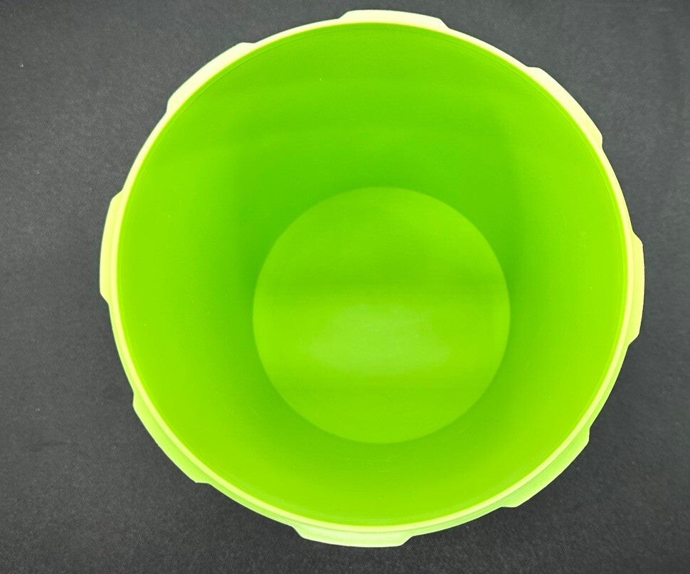 Vintage Tupperware LIME GREEN Containers Starburst Press 21.5 cm by 17 cm 8587