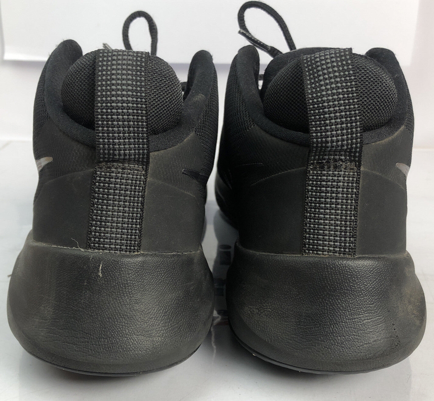 F52 Nike Air Versitile Sneakers Shoes In Black US8.5 UK7.5 In Good Condition