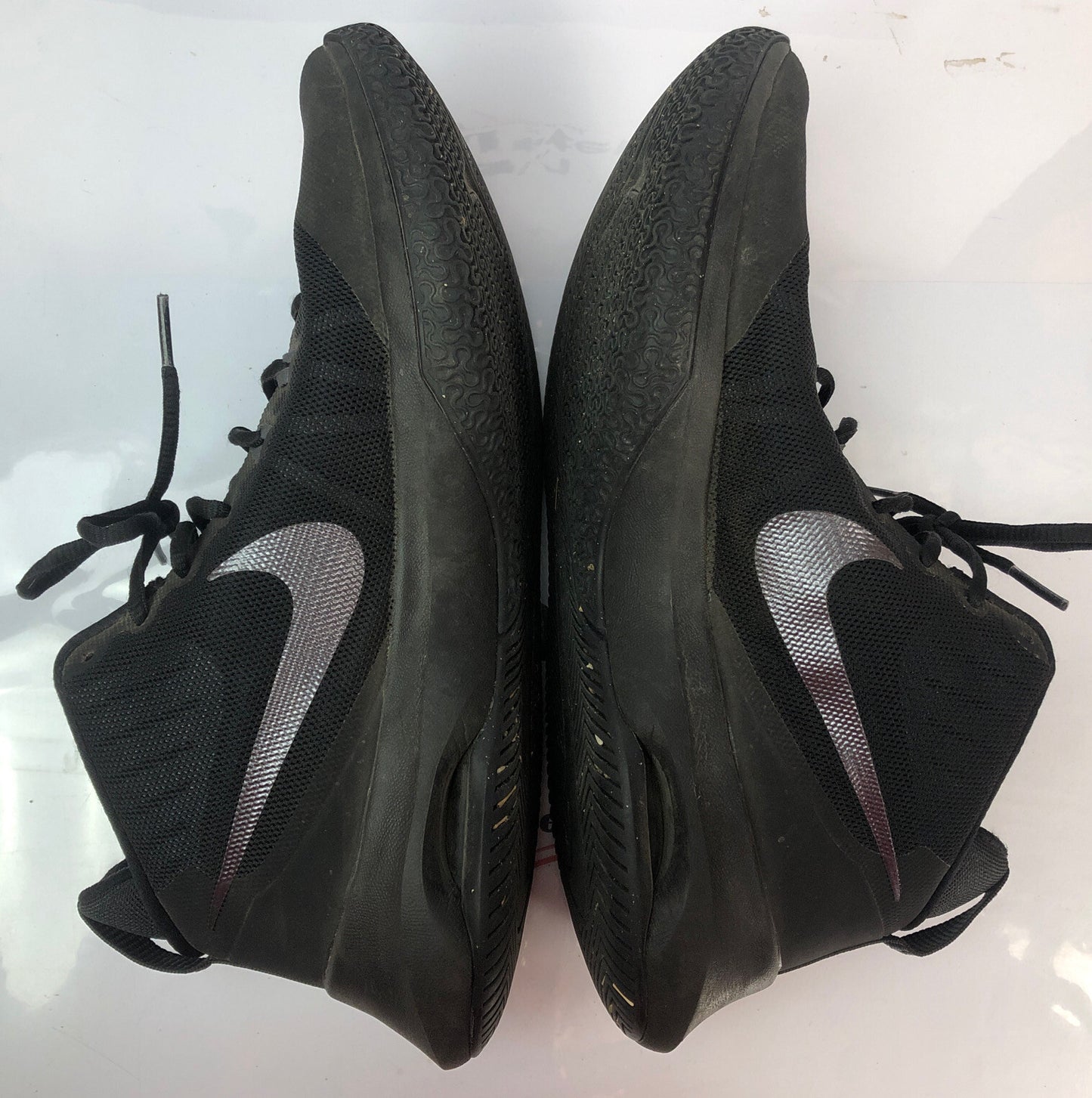 F52 Nike Air Versitile Sneakers Shoes In Black US8.5 UK7.5 In Good Condition