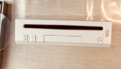 Nintendo Wii and Wii Remote Console - White In Good Condition 2028