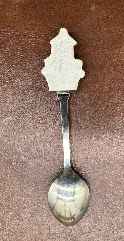 Souvenir Spoon Sivaraman Pottery Australia Made, silver plated In OK Cond
