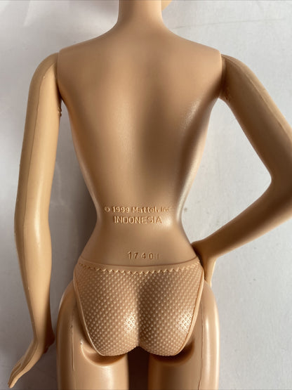 M939/8 Barbie Mattel 2005 Moveable 30cm Figure In Good Condition