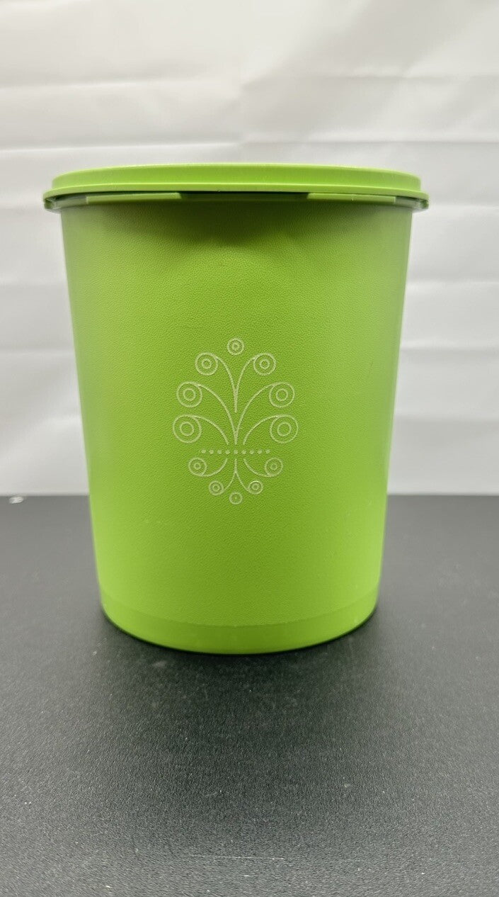 Vintage Tupperware LIME GREEN Containers Starburst Press 17.5 cm by 13 cm 8582