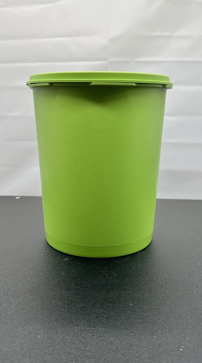 Vintage Tupperware LIME GREEN Containers Starburst Press 17.5 cm by 13 cm 8582