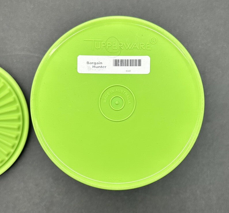 Vintage Tupperware LIME GREEN Containers Starburst Press 17.5 cm by 13 cm 8582