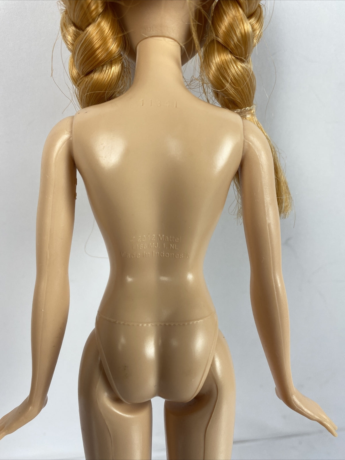 M939/9 Frozen Mattel 2012 Moveable 30cm Figure In Good Condition