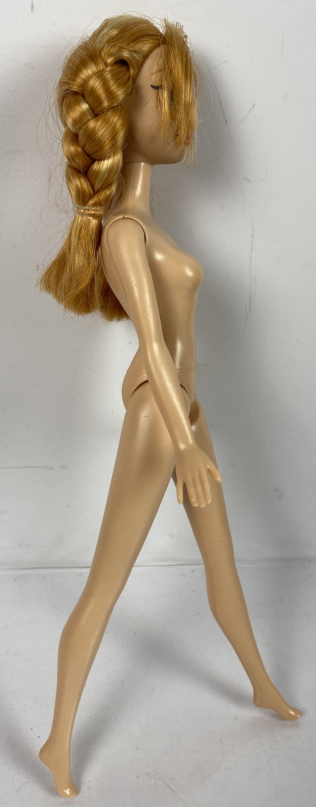 M939/9 Frozen Mattel 2012 Moveable 30cm Figure In Good Condition