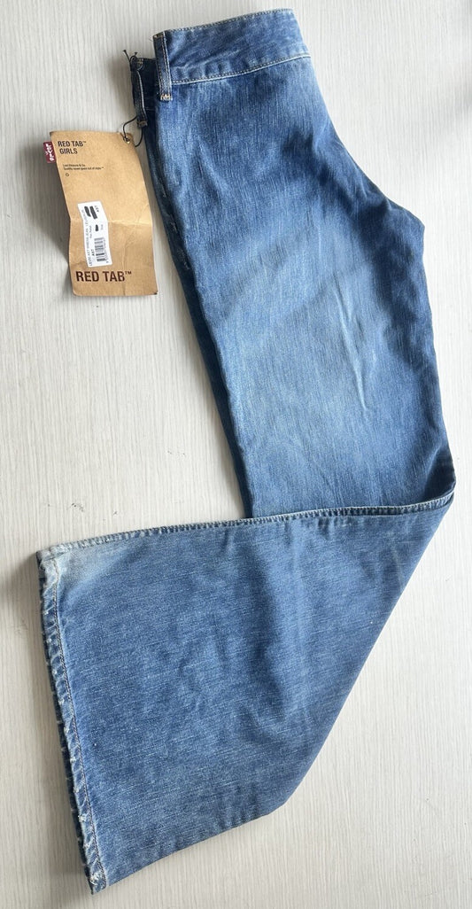 Levis Size W26/L33 Wide Flare Jeans New Tags 5331