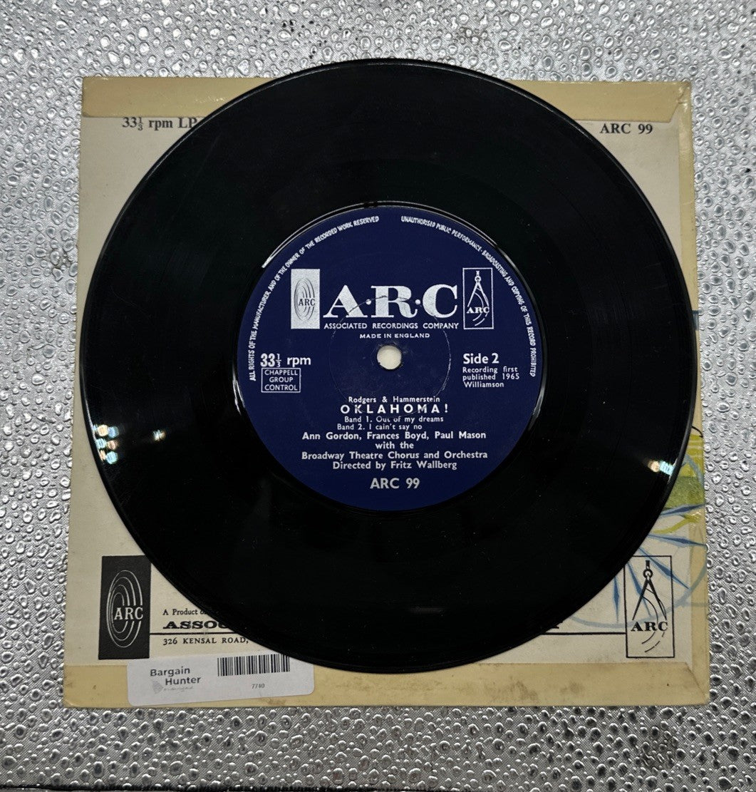 Rodgers & Hammerstein - Oklahoma ! 7” Record In Good Condition 7740