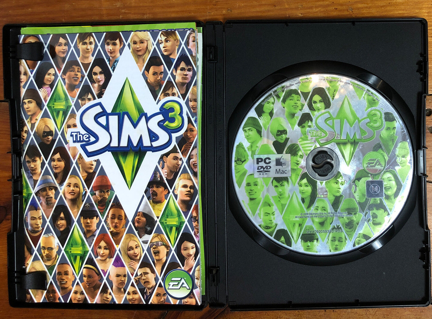 1970 The Sims 3  PC complete Game In Good Condition