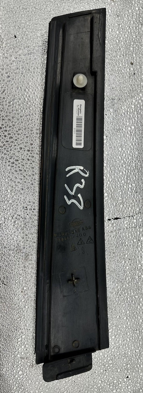 Nissan Skyline R33 Coupe B Pillar Plastic Trim 7689122U00 Brocken Clip 9151