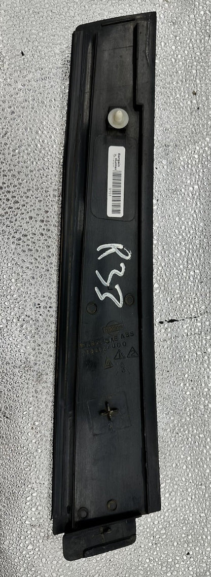 Nissan Skyline R33 Coupe B Pillar Plastic Trim 7689122U00 Brocken Clip 9151