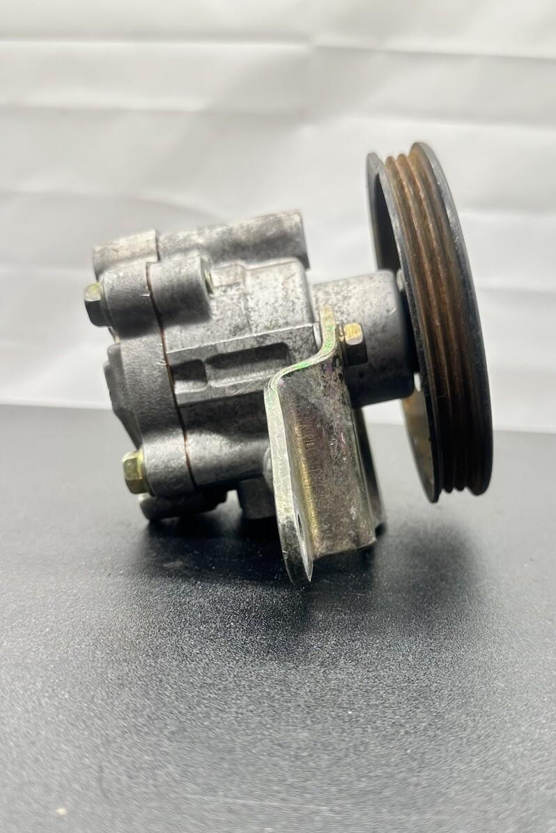 Nissan Silvia S14 S15 SR20DET Power Steering Pump W/ Bracket Missing An Inlet